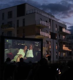 Kino letnie na Osiedlu Ja Sielska w Poznaniu, czyli sąsiedzka integracja pod gołym niebem!
