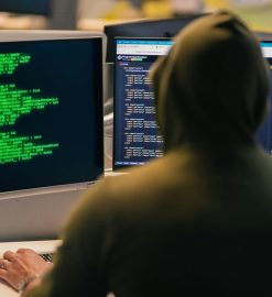 Fałszywy głos, prawdziwe straty. Nowa era cyberataków