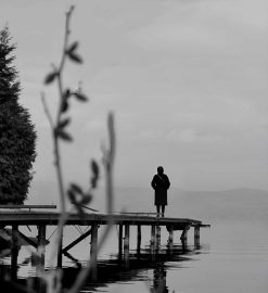 Samotność w tłumie. Dlaczego studenci czują się coraz bardziej samotni i jak temu zapobiec?