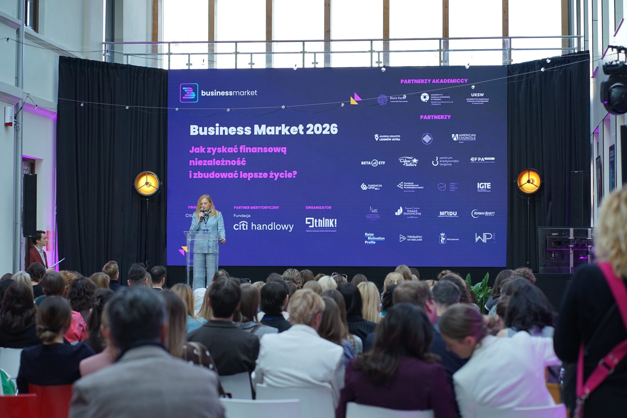VI-edycja-Business-Market-2026.-O-finansowej-niezaleznosci-przedsiebiorczosci-i-budowaniu-wlasnej-drogi-zawodowej-scaled.jpg