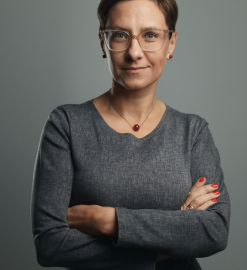 Cyfrowa dojrzałość zamiast technologicznej fascynacji. Dlaczego sama obsługa AI to za mało, by utrzymać się na rynku pracy?