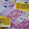Wakacje po polsku: słońce, walizka i… euro w portfelu.  Gdzie Polacy wyjeżdżają i jakie waluty kupują najczęściej?