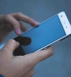 Telefon zna nasze nawyki, miejsca i zainteresowania. Jak odzyskać kontrolę nad prywatnością