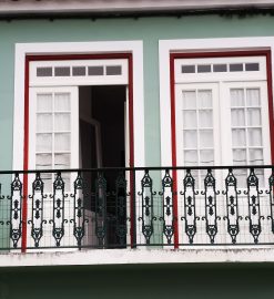Balkon należy do mieszkania czy do wspólnoty? Od odpowiedzi zależy, kto zapłaci za remont