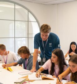 Od tęsknoty do samodzielności. Jak zagraniczny kurs językowy zmienia dzieci i ich rodziców?